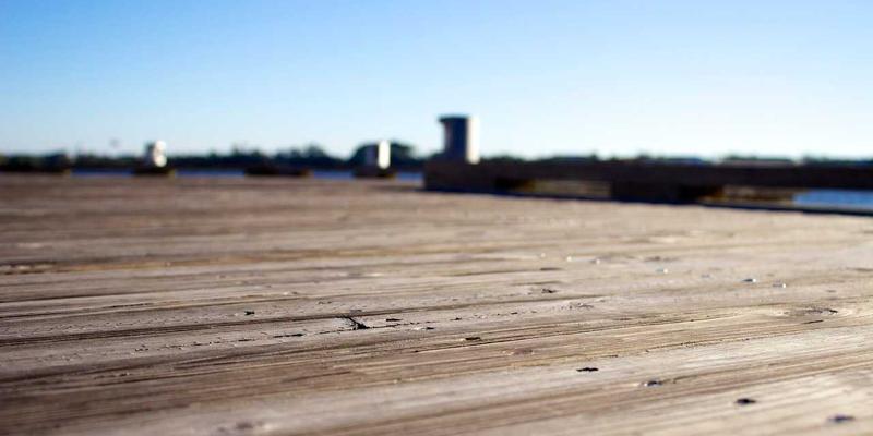 告别腰酸背痛!家庭办公区人体工学全攻略:从可升降桌到科学收纳的健康革命